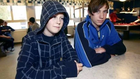 Häng.  Alla har häng, men man ska helst inte se några kallingar, det är bara byxorna som ska se lite säckiga ut, förklarar Bjern Erlandsson-Scharp och Joakim Ahlin.