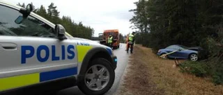 Mannen somnade vid ratten - bilen gick av vägen i Tofta
