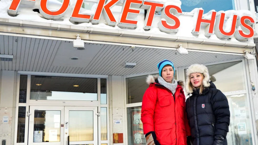 NSD:s reportrar Jessica Rosengren och Lina Norberg Juuso håller i kvällens gruvdebatt.