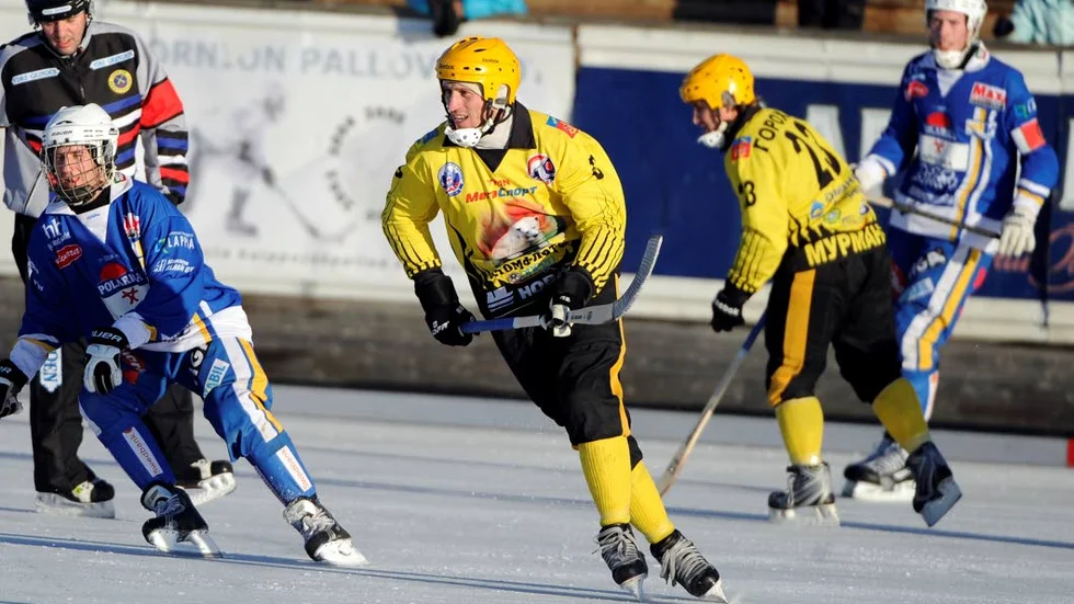 Jagar i österled. Peter Shirokov kan vara på väg till Kalix Bandy.