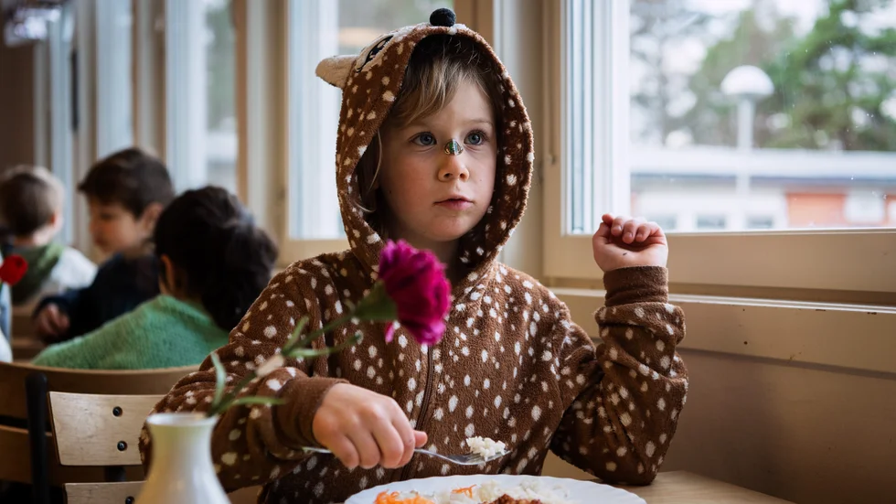 Nomi Stibe Molin som går i förskoleklass äter oftast upp maten.