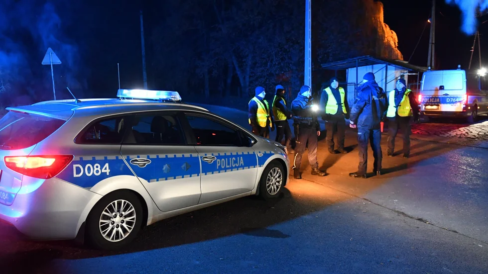 Polsk polis vid den lilla orten där robotarna slog ned.