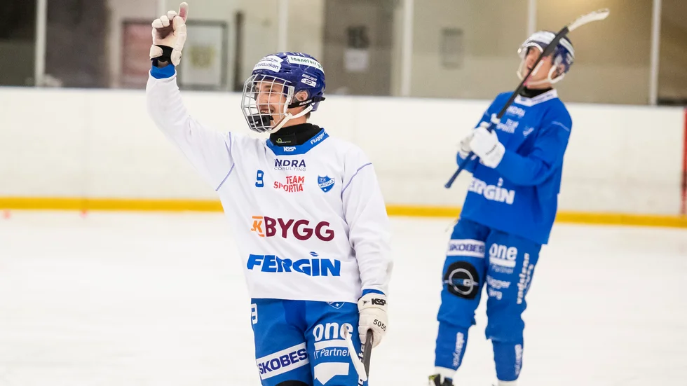 Albin Rohlén har kastat knäskyddet som han haft efter sin korsbandsskada. Det menar han är en förklaring till hans fina start på säsongen. 