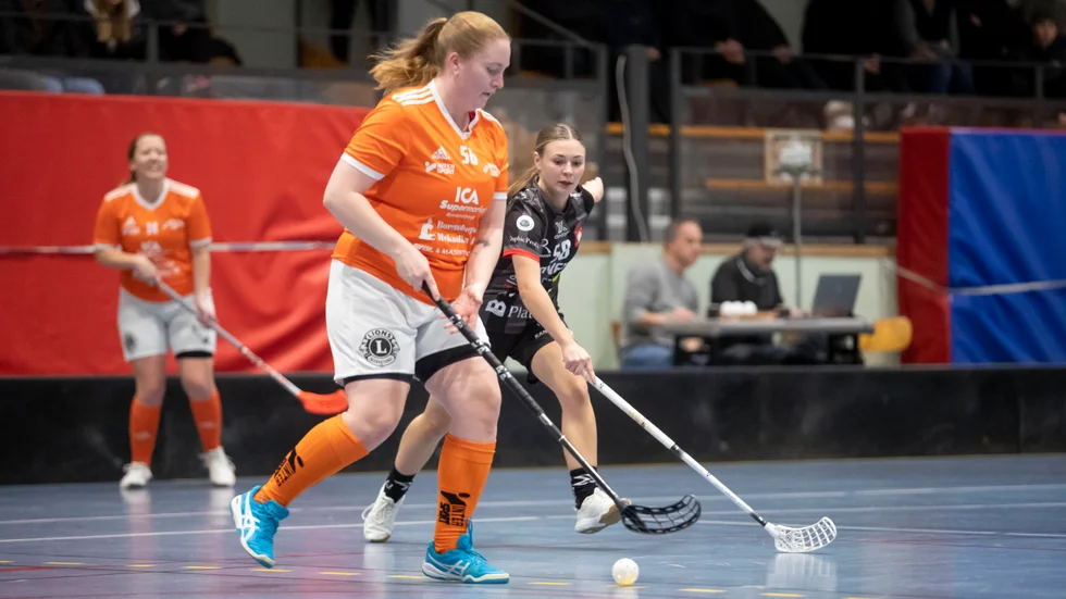 Borensbergs IBC:s damlag i division 2 gör det oväntat bra, trots tunn trupp och flera skador.