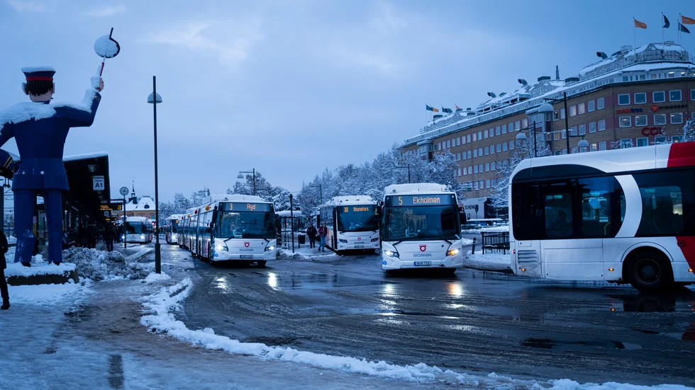 Det är inte bara maten som blir dyrare, i februari blir även kollektivtrafikens biljetter dyrare.