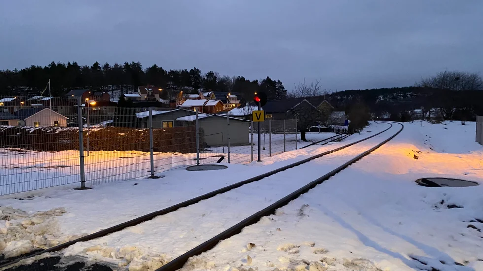Här vid järnvägsövergången vid Östra Ringvägen körde lokföraren på däcket.