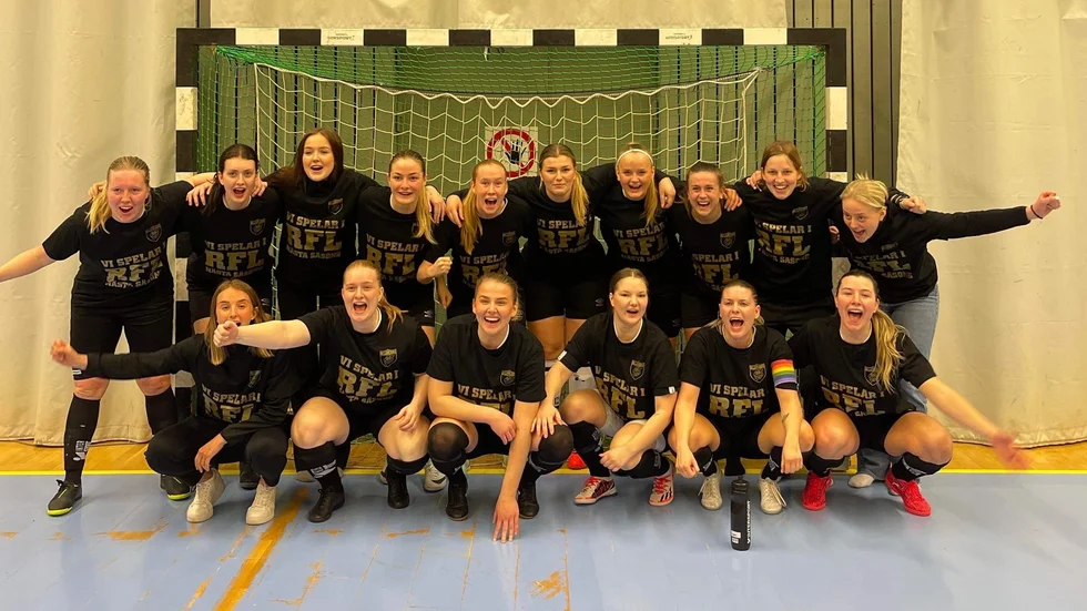 Klara för RFL! Ljungsbros futsalspelare jublar efter avancemanget.