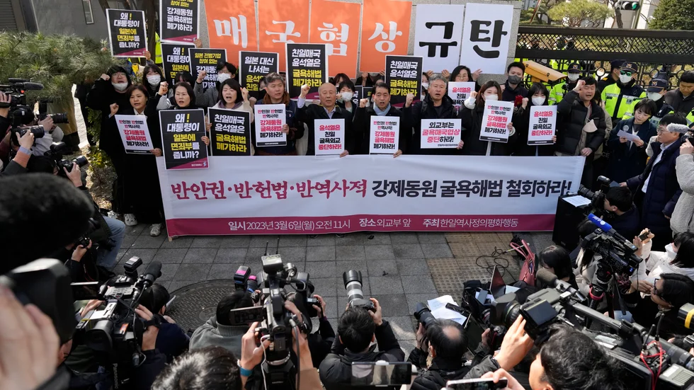 Protester i Seoul efter beskedet.