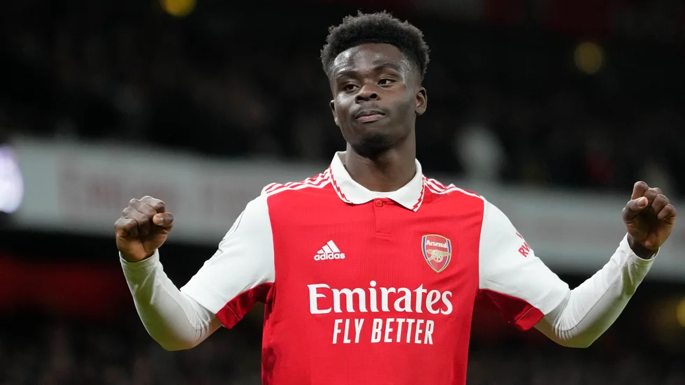 Bukayo Saka firar efter sitt ledningsmål i storsegern över Everton.