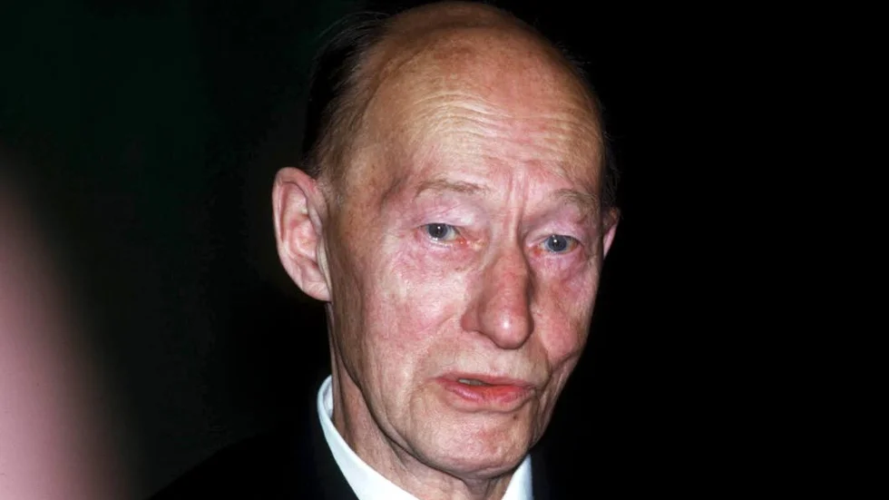 Nobelpristagaren Eyvind Johnson hade ogillat namnändringen av Björknäsgymnasiet, misstänker Emil Norén (S).?