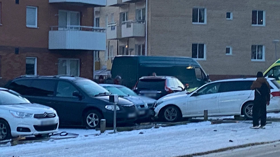 En olycka inträffade på en parkering i Valdemarsvik på torsdagen.