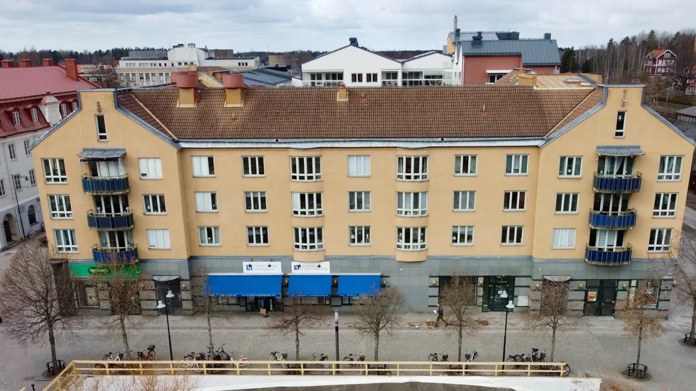 Under tre års tid har ett träd av sju på Storgatan inte varit upplyst. Såg märkligt ut när övriga träd hade fått sin belysning, skriver signaturen "Kurt". Bilden på Storgatan är tagen vid annat tillfälle.