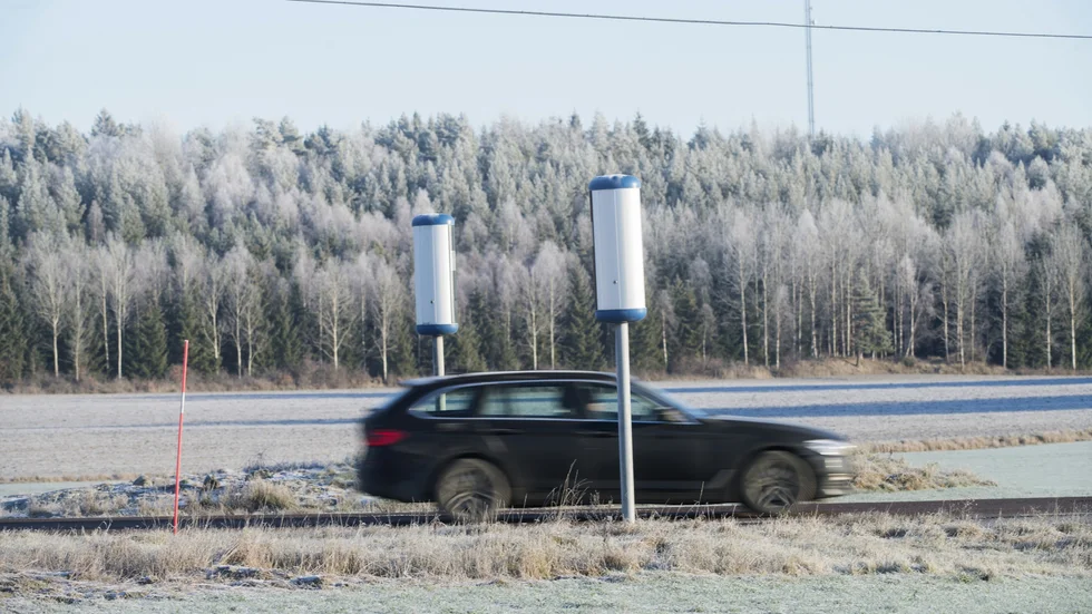 Transportsektorn och biltrafiken står för stora koldioxidutsläpp och måste minska, anser insändarskribenten. 