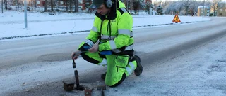 Han letar efter vattenläckan i Hultsfred: "Det är knepigt" • Så gick den nattliga insatsen