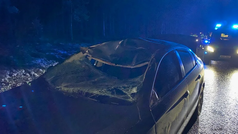 Bilen behöver bärgas från platsen.