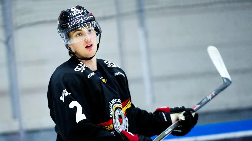 Dean Kukan har förlängt sitt Luleå Hockey-kontrakt med ett år.