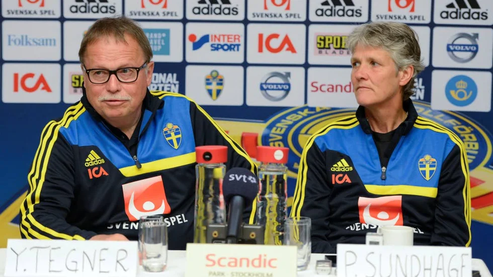 Yelverton Tegner, här med Pia Sundhage, är starkt kritisk till MMA.