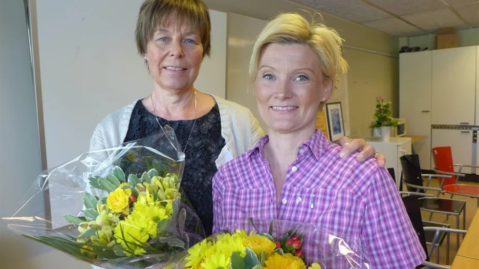 Kristina Östman, verksamhetschef och Helena Fredriksson Ågren, sjuksköterska och enhetschef, kirurgi- urologi- och endoskopimottagningen vid Kiruna sjukhus, tog emot landstingets stipendie på 100 000 kronor.