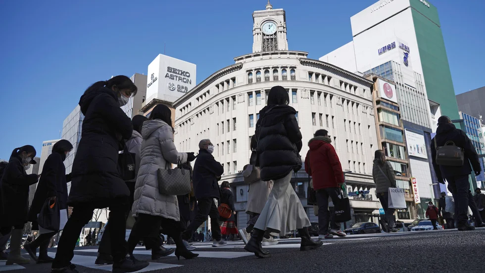 Människor i shoppingområdet Ginza i Tokyo. Arkivbild.