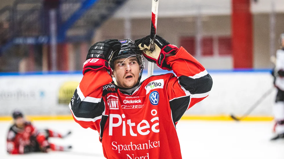 Tommy Wargh gjorde två mål för Piteå Hockey, inklusive en kvittering med 16 sekunder kvar, men trots det blev laget utan poäng mot Lindlöven. (Arkivbild)