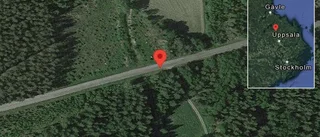 Fordon stillastående på väg 746 - helt stopp i ett körfält