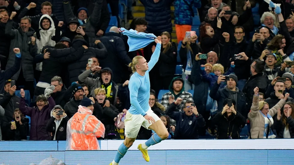 Ska Erling Braut Haaland få fortsätta fira mål ösa in mål när Premier League startar igen? Arkivbild.