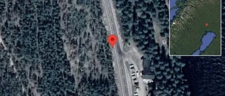 Lastbil stillastående på E10 - stopp i båda riktningarna