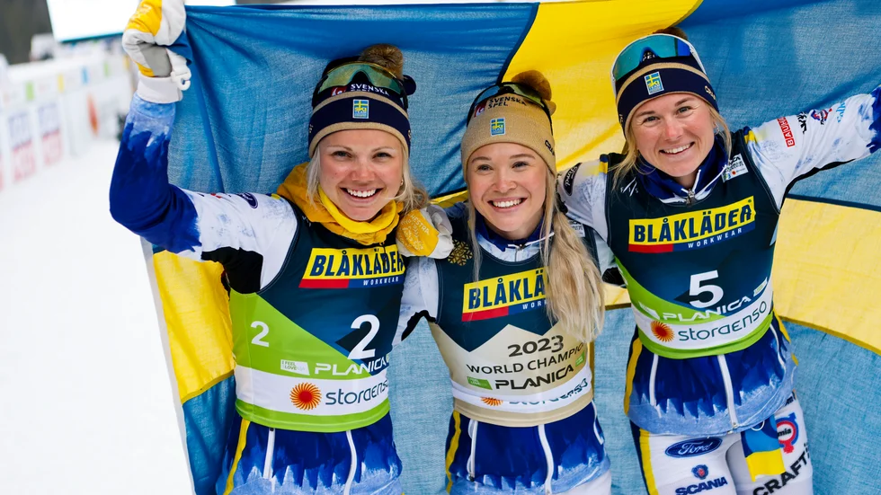 Svensk medaljsuccé. Guldvinnaren Jonna Sundling, mitten, firar tillsammans med Emma Ribom (silver, till vänster) och Maja Dahlqvist (brons).