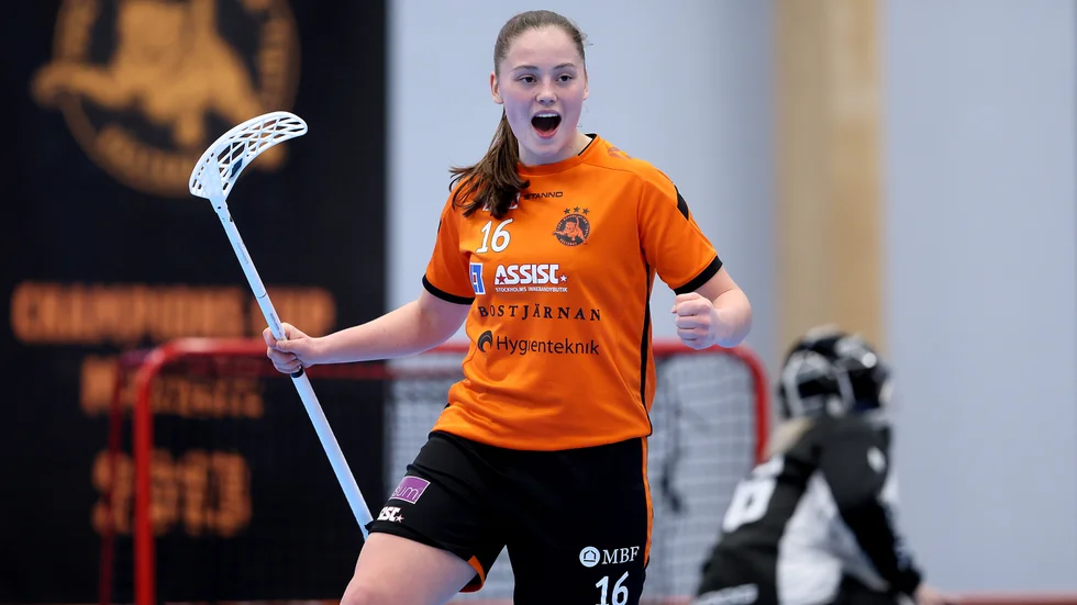 Västerås Rönnbys Wilma Johansson är stekhet. Mot Endre i den första kvartsfinalen blev det två mål och en assist.