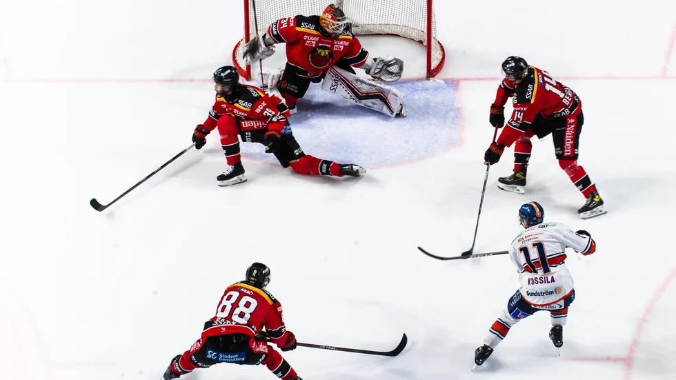 Kalle Kossila var het under den fjärde kvartsfinalen. Han gjorde såväl gästernas första som andra mål.