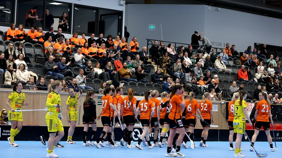 Rönnby - Endre IF, SM-kvartsfinal tre i bäst av fem. Rönnby vann med 6-5 och leder matchserien med 2-1 i matcher.