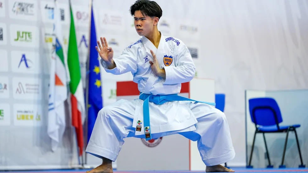 Anthony Vu från Karate Dojo är klar för bronsmatchen i sin debut i senior-EM efter att ha varit nära att besegra världsmästaren från Spanien i semifinal.