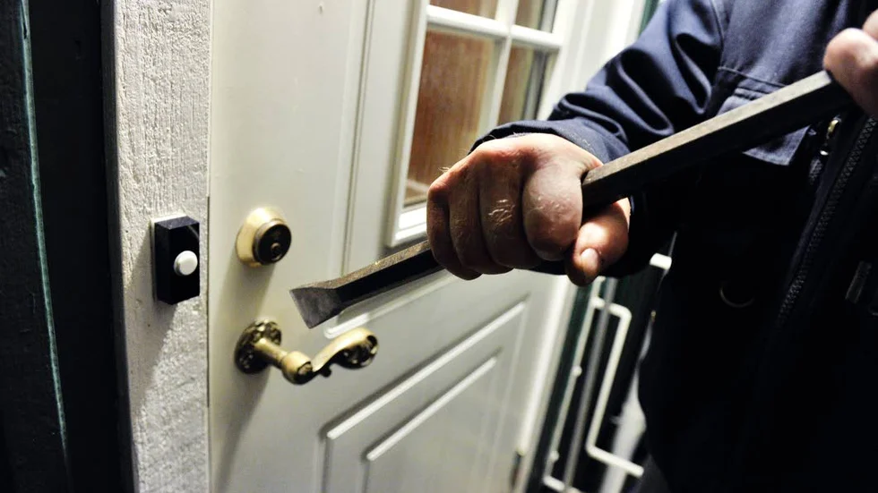 Tre inbrott som skett under natten har anmälts till polisen. Teracom, kommunen och akuten har drabbats.