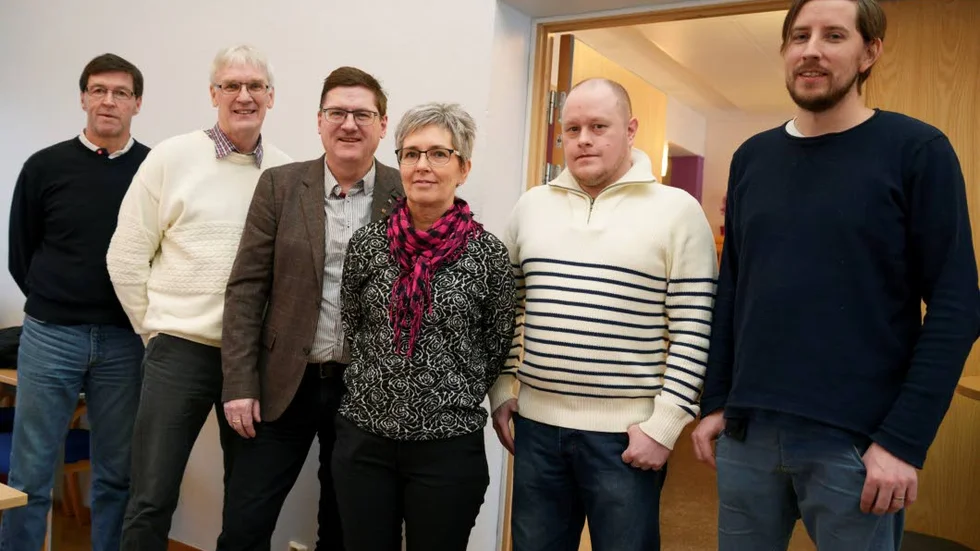 på plats. Gällivare kommunstyrelse presenterade sig på tisdagens pressträff. Från vänster Benny Blom (M), Bernt Nordgren (NS), Lars Alriksson (M), Jeanette Wäpplin (V), Fredrik Olofsson (MAV) och Henrik Ölvebro (MP).