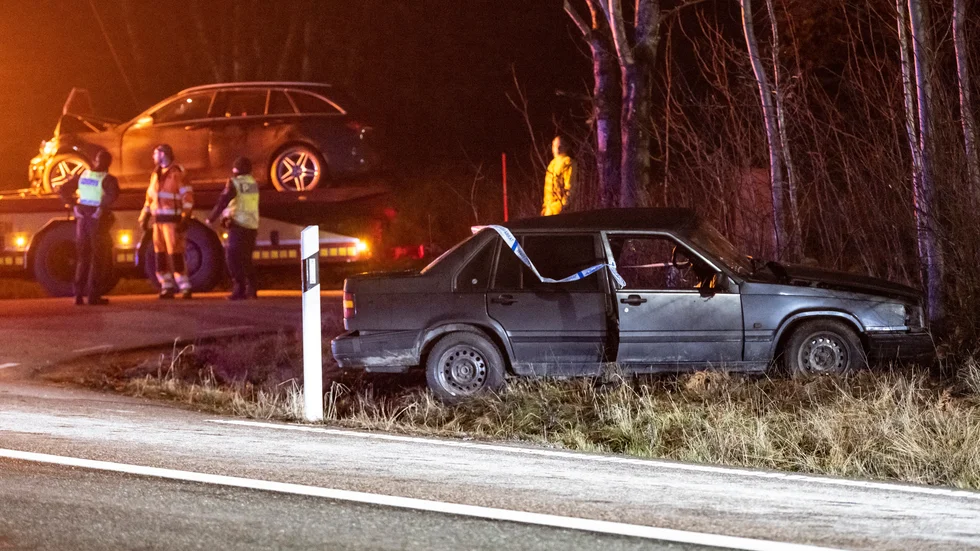 Flera personer har förts till sjukhus efter en krock mellan en A-traktor och en personbil på riksväg 21 i Tyringe på tisdagskvällen.