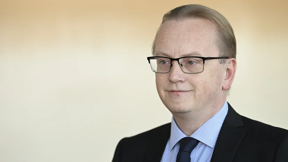 Insändarskribenten frågar sig om Fredrik Olovsson, och andra i regeringen, har en relevant utbildning för uppdragen de har.