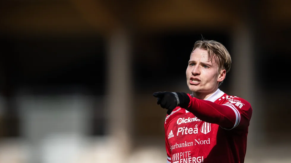 Henrik Millbert förlänger kontraktet med Piteå IF och är ett troligt val som lagkapten.
