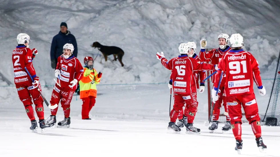 Glädje. Kalix Bandy är nöjd över sin stjärnrek-
rytering.