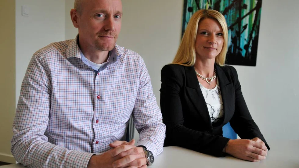 LITET UTBUD. Efterfrågan av bostäder överstiger vida antalet objekt på marknaden, enligt fastighetsmäklare Jonas Nilsson. Här med bostadskoordinatorn i Kiruna, Jenny Isaksson.