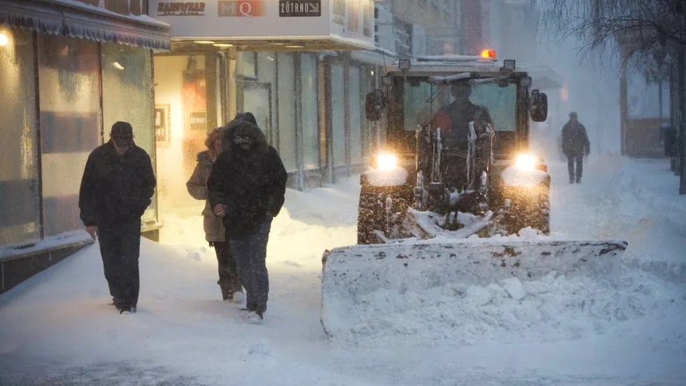 SNÖ. Nu är det vitt på marken även vid Norrbottenskusten.