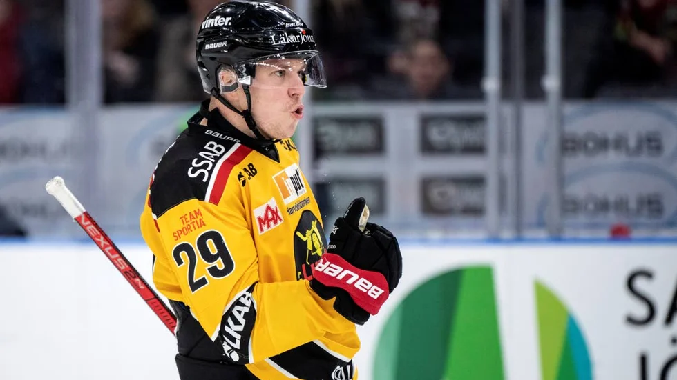 Erik Gustafsson var matchens bästa spelare mot Frölunda enligt sportens Johan Weichselbraun.