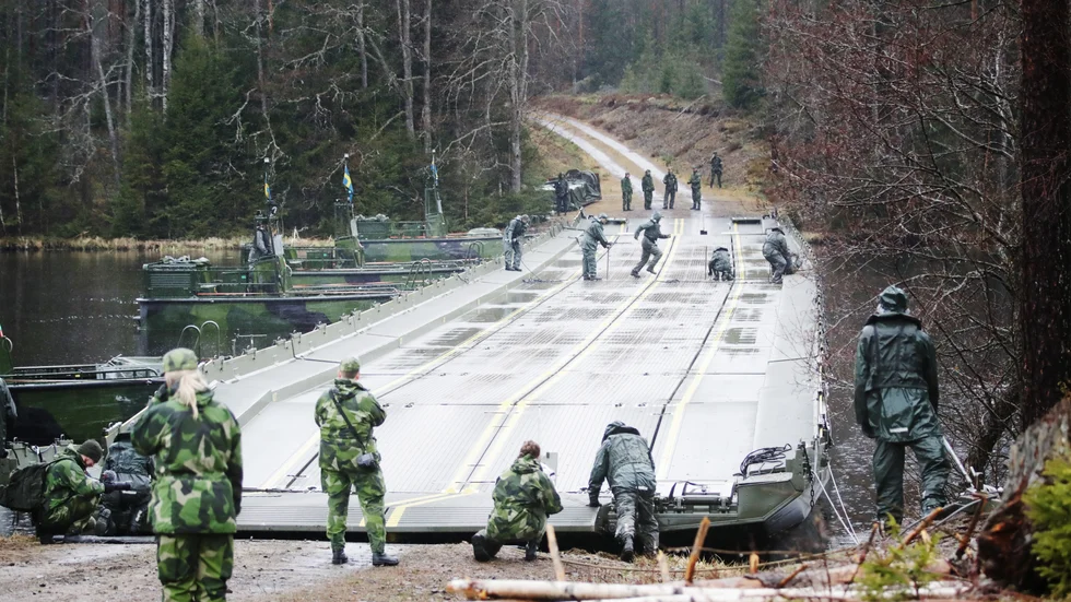 "Låt oss ha en folkomröstning om NATO-medlemskap och vapenexport till Ukraina", skriver Christer Nylander.