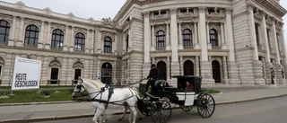 Österrikisk teater hotar stämma skådespelare
