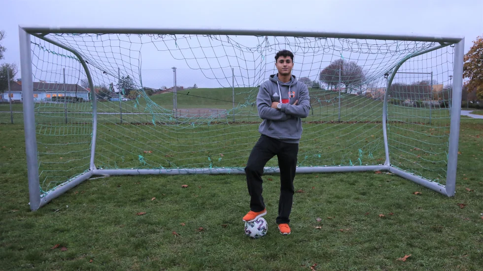 FC Gutes Mohanad Mostafa är årets spelare i Gotlandsfyran. Här på fotbollsplanen vid Tjelvarskolan har han spenderat mycket tid.
