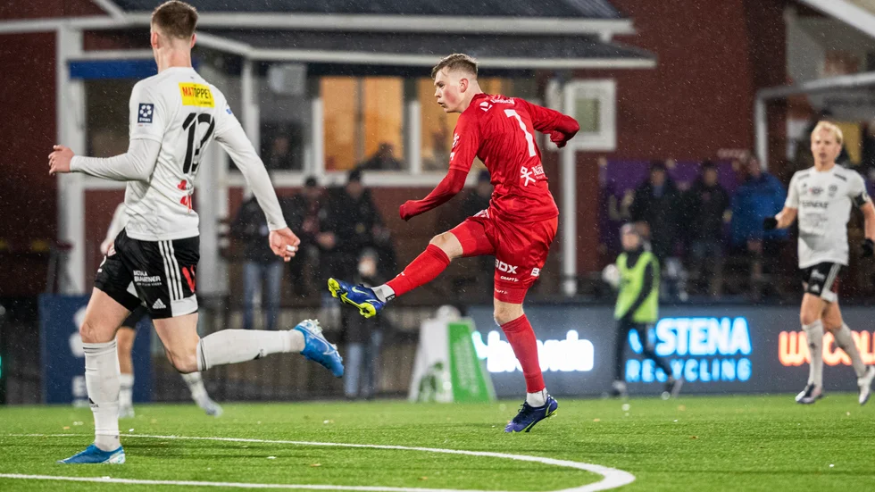 Gustav Nordh i PIF-tröjan mot Motala.