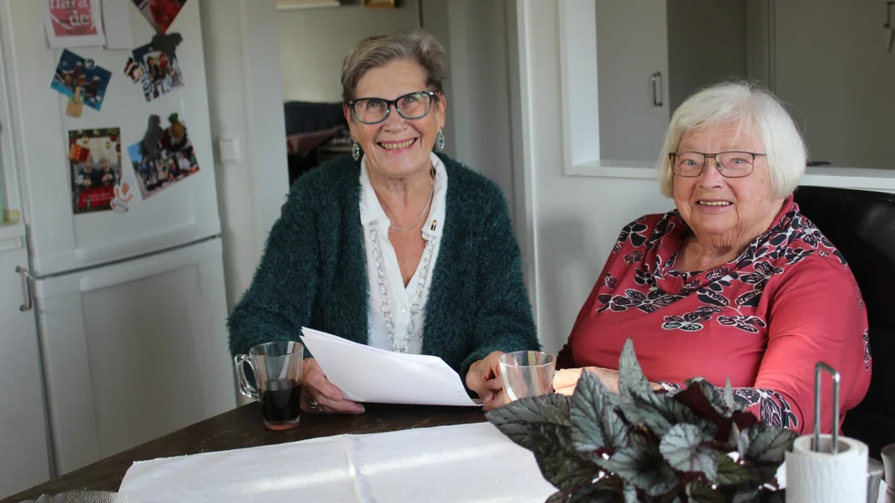 Sylvia Hjalmarsson och Eivor Hagelin har varit vänner i många år, men gläds också åt gemenskapen i PRO.