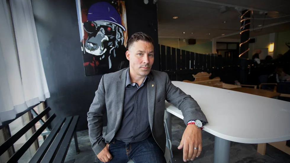 SEKULARISERAT. "Vi försöker inte få eleverna att bli buddhister eller hinduister", säger rektor Marcus Hedström om yogasatsningen på Tunaskolan.
