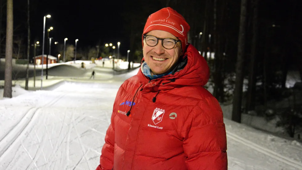 Michael Brask är ledare men även förälder i Kimstad Goif och berättar att det varit full fart i spåren denna vinter som går mot rekord.