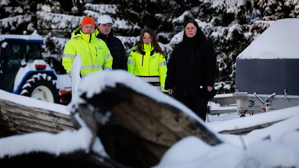 Robert, Emil Moa och Linda Sandlund är tillbaka vid huset som brann till grunden på trettondagsafton. 