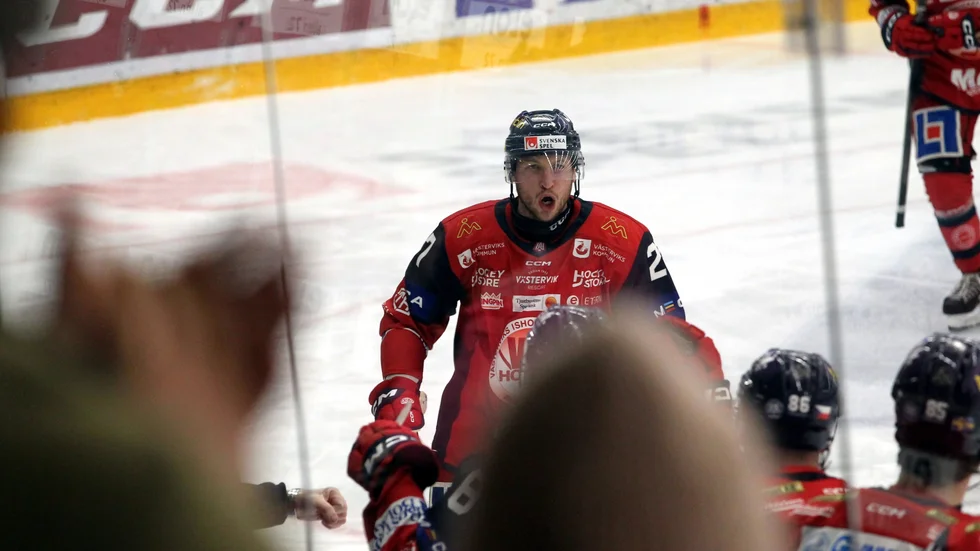 Cedric Lacroix jublar efter att ha styrt in sitt första mål i VIK-tröjan.